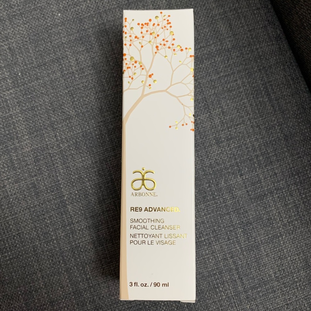 Arbonne RE9 Advanced Smoothing Facial Cleanser